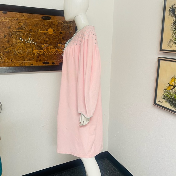 Vanity Fair Large Pink Zip Up Robe With Blue Accents - Picture 6 of 11